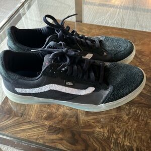 Men’s black ultimate  waffle Vans size 11